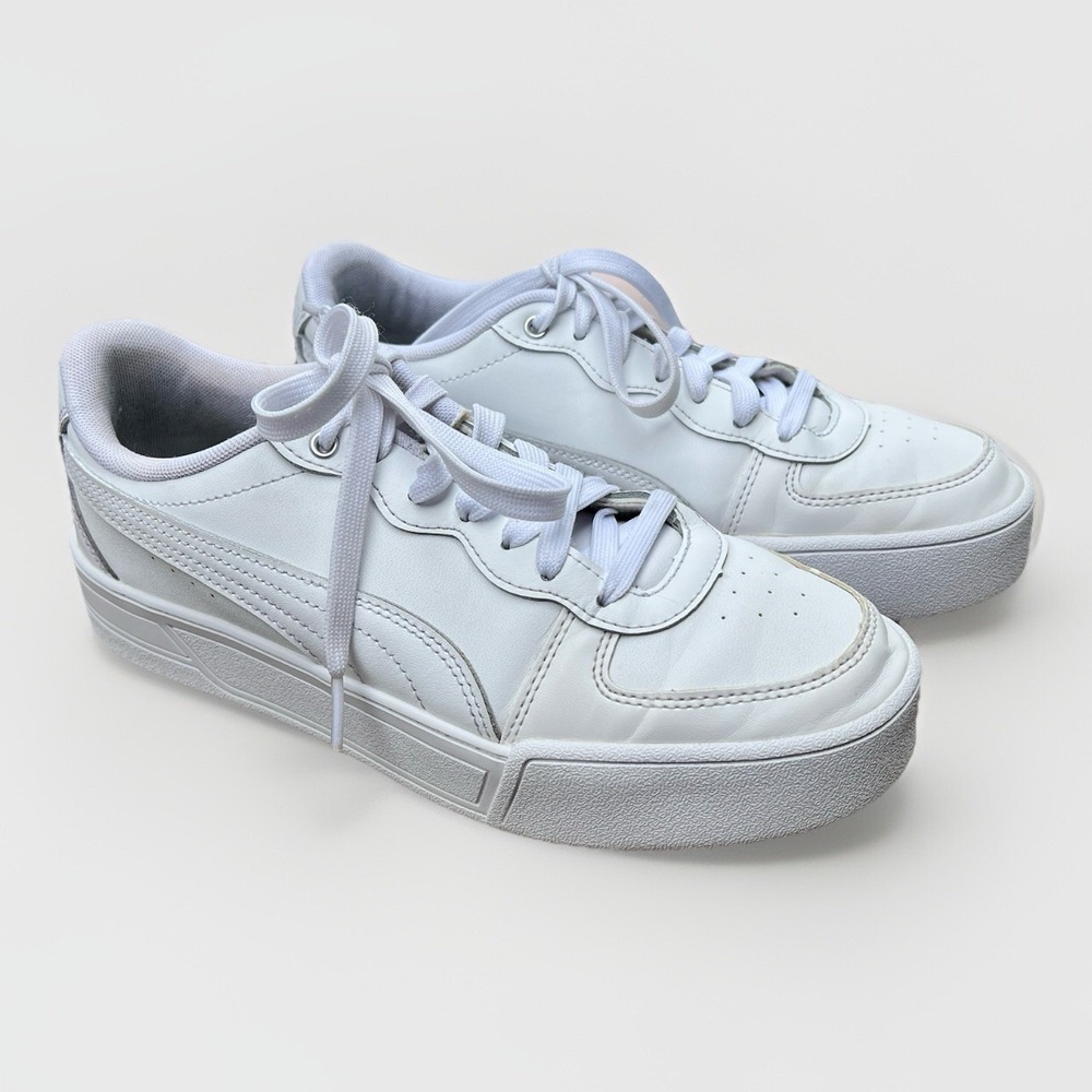 Women's White Puma Skye Sneakers All White Logo US Size 8 Shoe - Great Condition